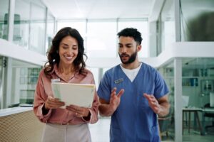 Hospital manager planning with doctor on schedule and feedback.